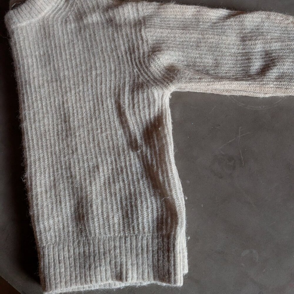 Everlane | The Cocoon Alpaca Crew |  Almond | Small - Picture 15 of 16